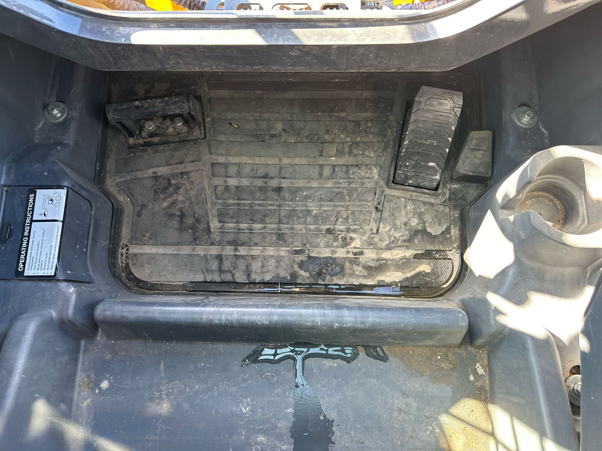 2022 John Deere 330G Skid Steer Loader