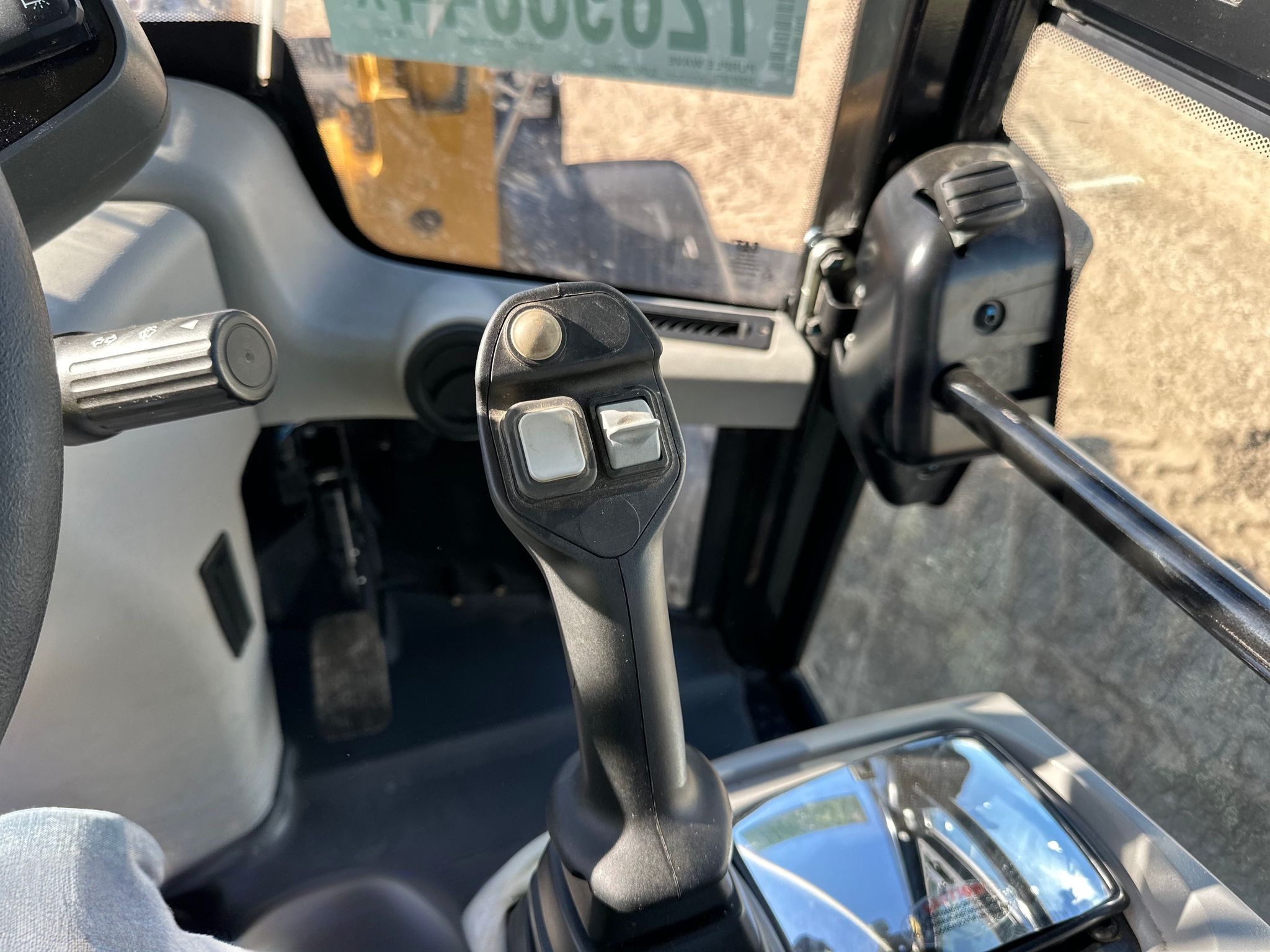 2023 Caterpillar 908M Wheel Loader